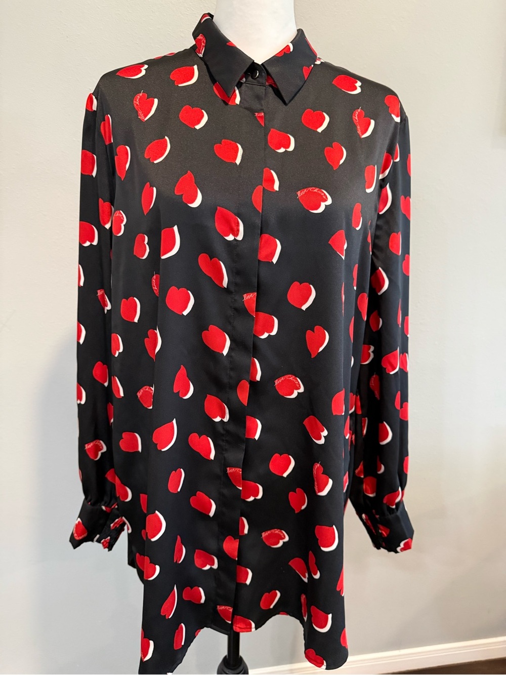 Chico’s Size 2.5 Heart Print Tunic Button Up Blouse Satin Size 14
